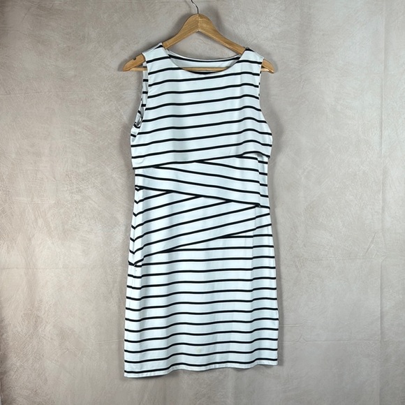 J. McLaughlin Nicola Tiered Stripe Dress Large Nautical Coastal Catalina Cloth - Picture 1 of 12